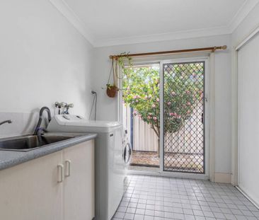 FAMILY HOME LOCATED IN LAKESIDE - Photo 2