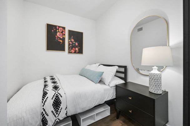 Luxury Fully Furnished Modern 1 Bed + Den (#1606) - Photo 1