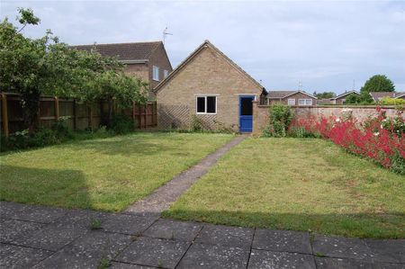 4 bedroom detached house to rent - Photo 2