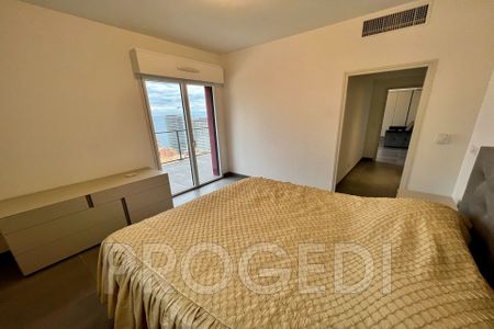 Location Appartement 2 pièces 50m² BEAUSOLEIL 06240 - Photo 5