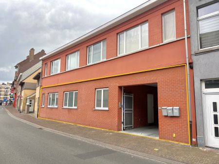 Ruim appartement met 3 slaapkamers, terras en autostaanplaats. - Foto 4