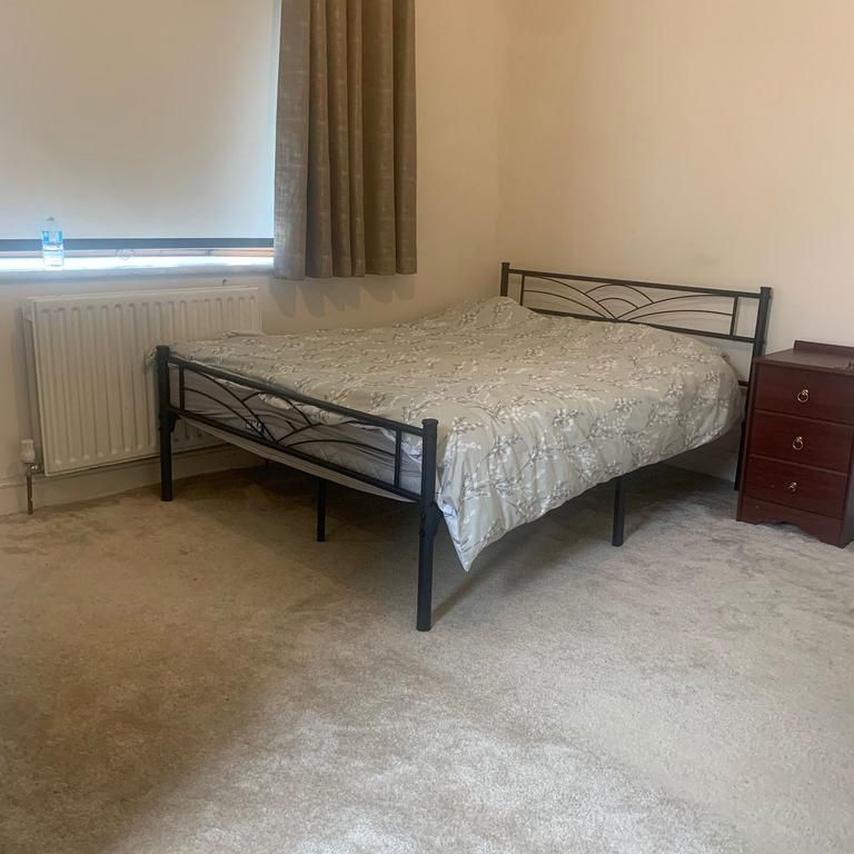 1 bedroom in a house share to rent - Photo 1