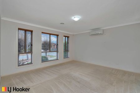 Family home with room to move. - Photo 3