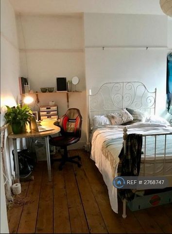1 bedroom in a house share to rent - Photo 3