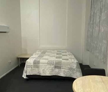 Studio apartment, Central Queen St, Auckland CBD - Photo 2