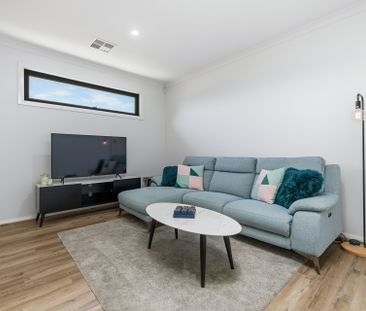 17B Helena Street, Clayton South VIC 3169 - Townhouse For Rent | Do... - Photo 1