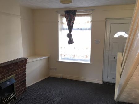 2 bedroom terraced house to rent - Photo 2