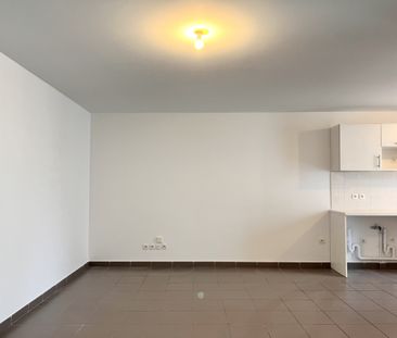 Location Appartement 4 pièces 80m² MARSEILLE 2ème - Photo 4