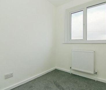 3 bedroom detached house to rent - Photo 2