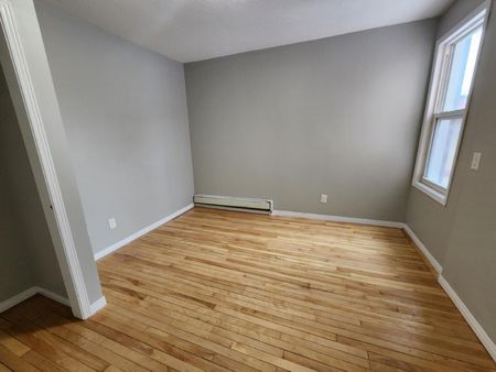 C - 344 Somerset Street E - Photo 2