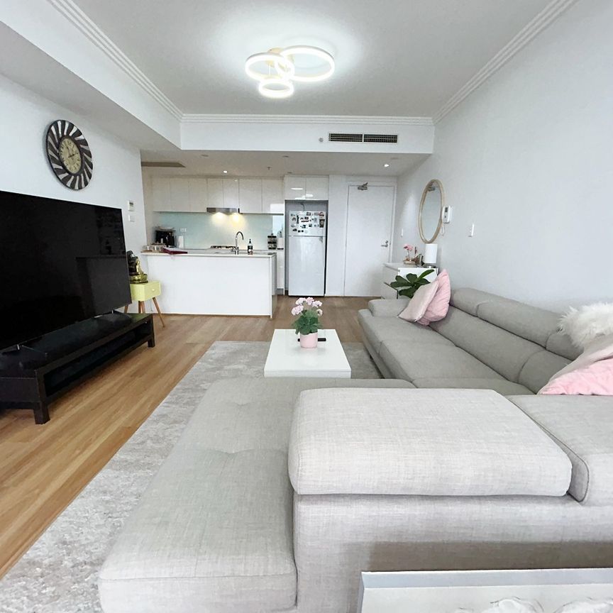 Luxury 2 Bedroom Apartment for Rent in the Centre of Parramatta - Photo 1