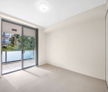 Spacious & Stylish Apartment In Convenient Location - Photo 5