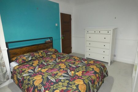 Fountains Road, Luton - Photo 5