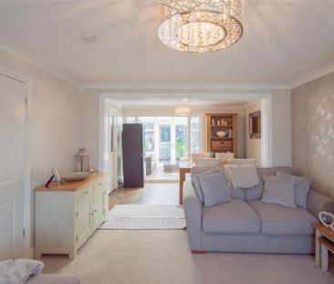 3 bedroom end of terrace house to rent - Photo 1