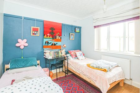 3 bedroom Bungalow To Let - Photo 4