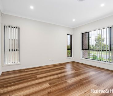 27 Travertine Grove, Gables, NSW 2765 - Photo 3