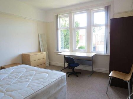 Bedroom House In Bournemouth, BH9 - Photo 2