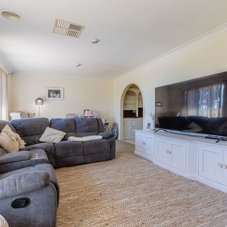 Spacious Family Home - Photo 1