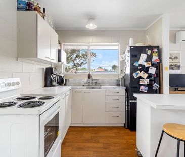 Harbour & Bridge Views - Unbeatable Location - Photo 3