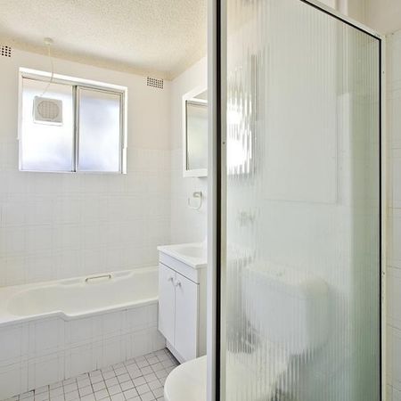 Enjoying a peaceful locale of superb convenience - Photo 3