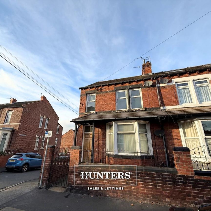 Healdfield Road, Castleford - Photo 1