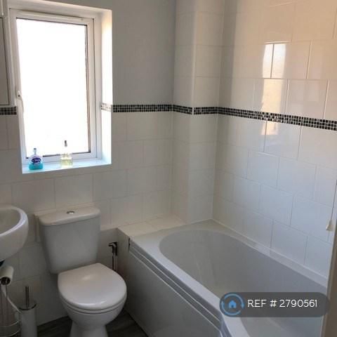 2 bedroom end of terrace house to rent - Photo 1