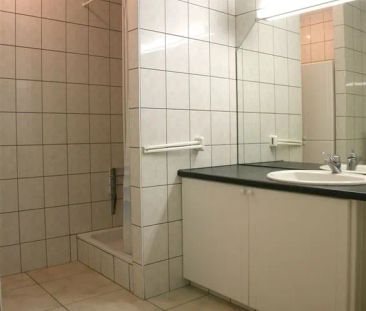 Instapklaar appartement met 2 slpk., autostaanplaats en terras in c... - Photo 2