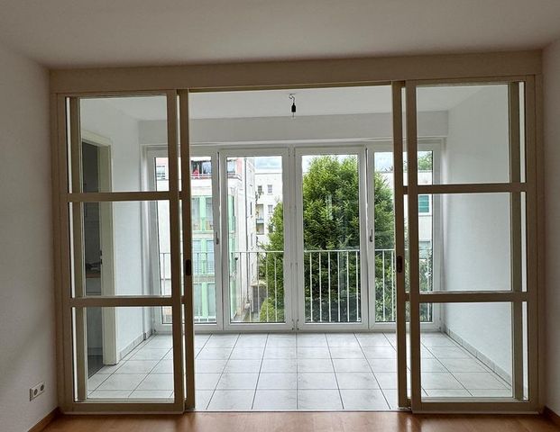 2 Teilmöblierte Zimmer Wohnung mit eigener Garage - Photo 1