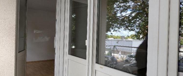 Charmante 2-Raum-Wohnung - frisch gestrichen & mit Einbauküche (EBK) - Photo 1