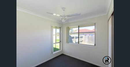 Ladies and Gentlemen welcome to 24 Haslingden Park Drive. - Photo 5