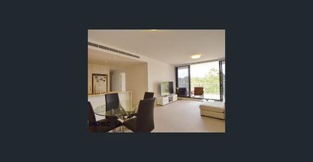 Conveniently located Luxurious apartment with beautiful views - Photo 3