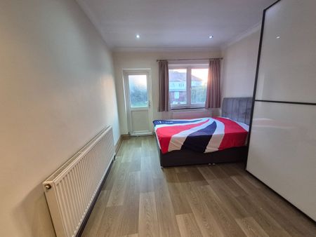 1 Bed Flat, Wembley Hill Road, HA9 - Photo 4