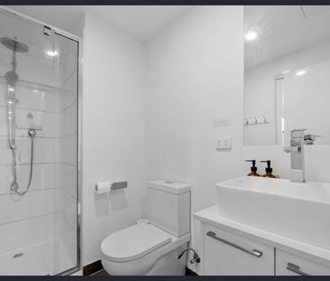 Bright & Spacious St Albans Apartment - Photo 6