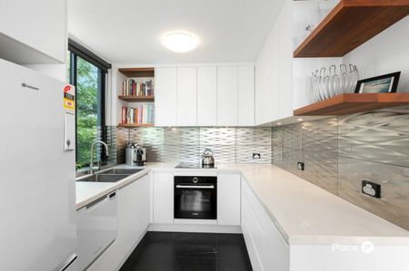 3 Bedroom Riverfront Apartment Available in New Farm! - Photo 5