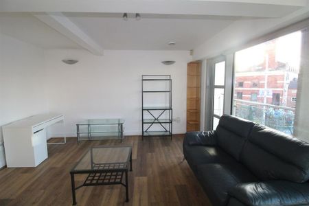 2 bedroom flat to rent - Photo 2