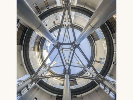 Impeccable two bedroom apartment in this iconic development - Photo 4