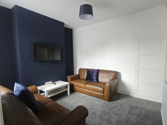 2 bedroom private hall to rent - Photo 1