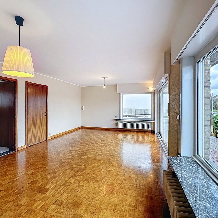 Ruime woning met 3 slaapkamers en garage - Photo 1