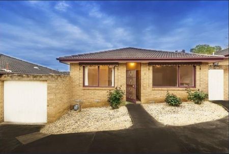 Bright & Spacious 2-Bedroom Unit in Prime Box Hill South - Photo 5