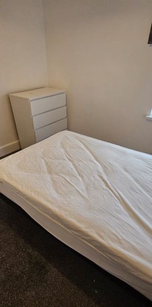 1 bed House Share - To Let - Photo 2
