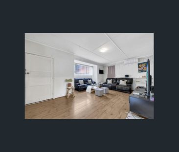 Cosy home with oversized garage for storage - Photo 1
