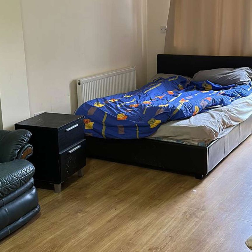 ENSUITE ROOM Room 4 - Photo 1