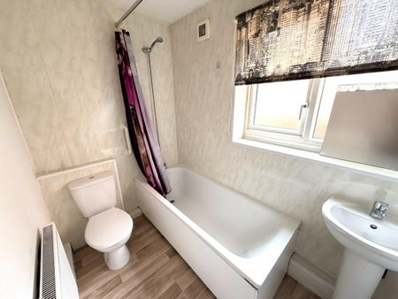 2 bedroom House To Let - Photo 4