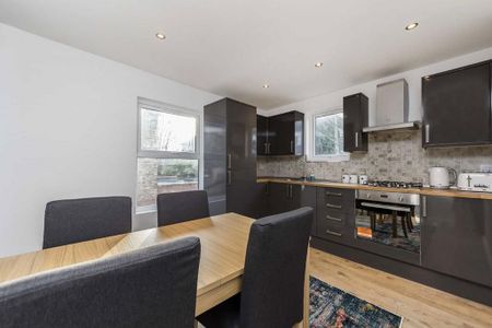 3 bedroom flat to rent - Photo 5