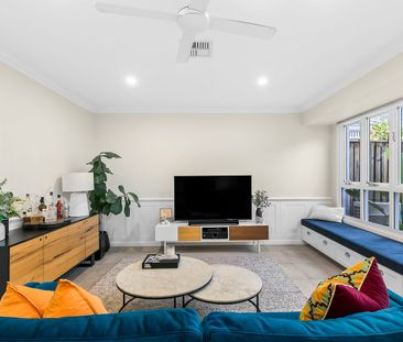 Hamptons Style Townhouse - Photo 3