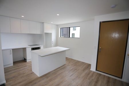 Modern and Central - Photo 2