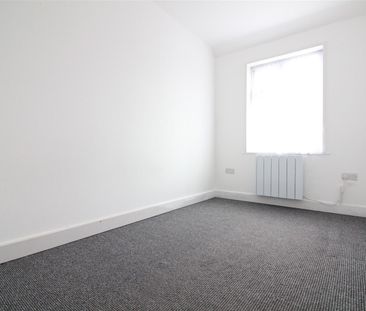 Westbury Road, Feltham - Photo 3