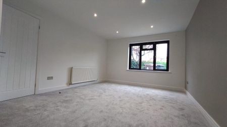 4 bedroom detached house to rent - Photo 4