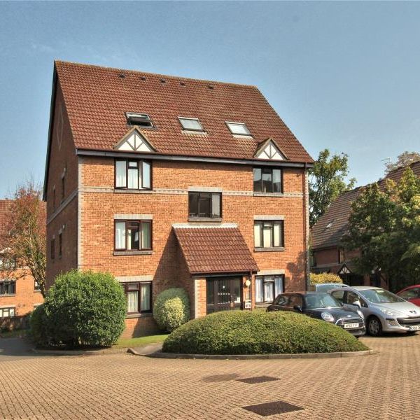 Tintagel Way, Woking, Surrey, GU22 - Photo 1