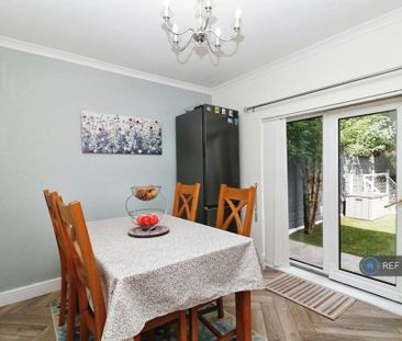 3 bedroom semi-detached house to rent - Photo 5